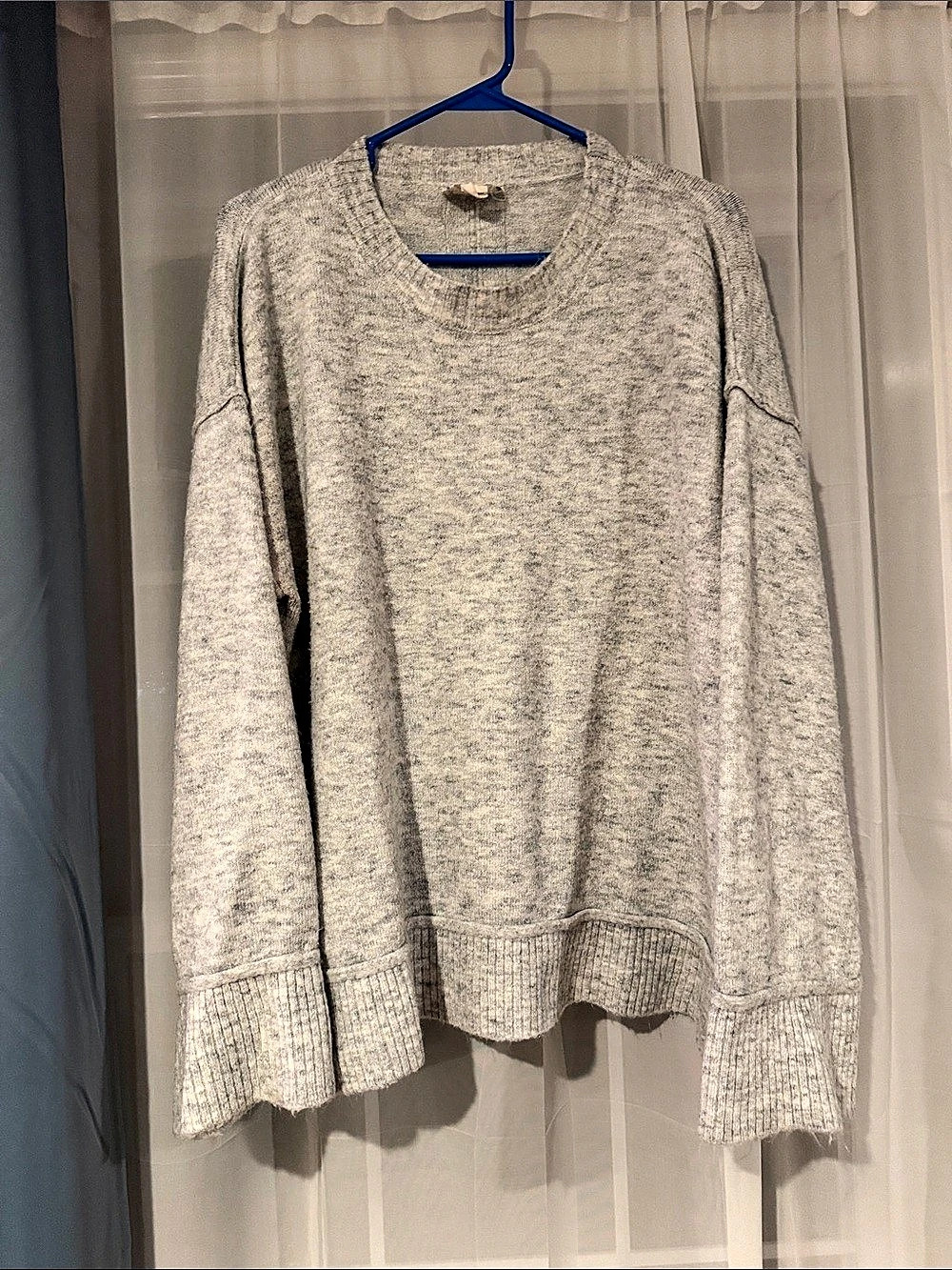 loveriche Women's Gray Button-Detail Crewneck Size Large